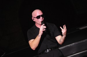 Pitbull cantó sus éxitos en el concierto que ofreció el sábado en Chavón.