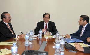 El ministro Gustavo Montalvo, al centro, encabezó la reunión con integrantes de ese organismo, en el Palacio Nacional. [Crédito de imagen: Presidencia]