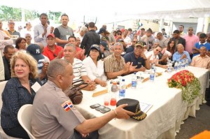 El jefe de la Policía Nacional se reunió con los vecinos de Las Palmas.