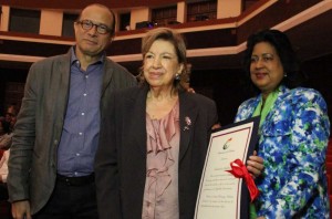 Al centro, Margarita Coppelo fue reconocida por el Ministerio de Cultura.