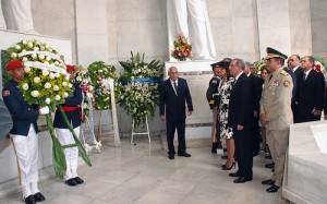 El presidente Danilo Medina asistió a ofrenda floral en el Altar de la Patria.