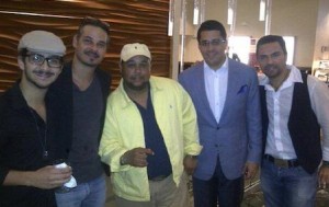 Desde la izquierda, José María Cabral, Frank Perozo, Orlando Ramírez (El Fiscal del Merengue), David Collado y Manny Pérez, durante un estreno dominicano en Puerto Rico.