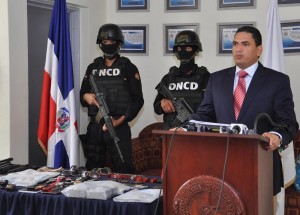 El portavoz de la DNCD, Miguel Medina, ofreció los detalles de los operativos en que fueron apresados los supuestos narcotraficantes de San Cristóbal.