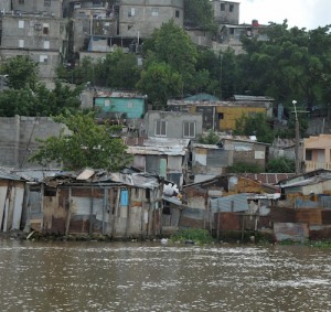 Vista actual del sector La Barquita, ubicada a orillas del río Ozama en Santo Domingo Este. [Foto: Félix Lara/Presidencia]