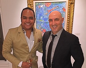 Gary Nader, a la derecha, inauguró una Galería de Arte en Nueva York.