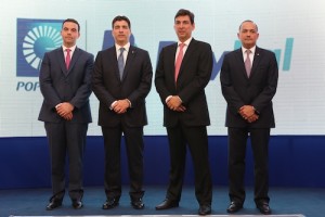 De izquierda a derecha, Arnoldo Reyes, Christopher Paniagua, Mario Mello, presidente de PayPal para América Latina y Juan Lehoux.