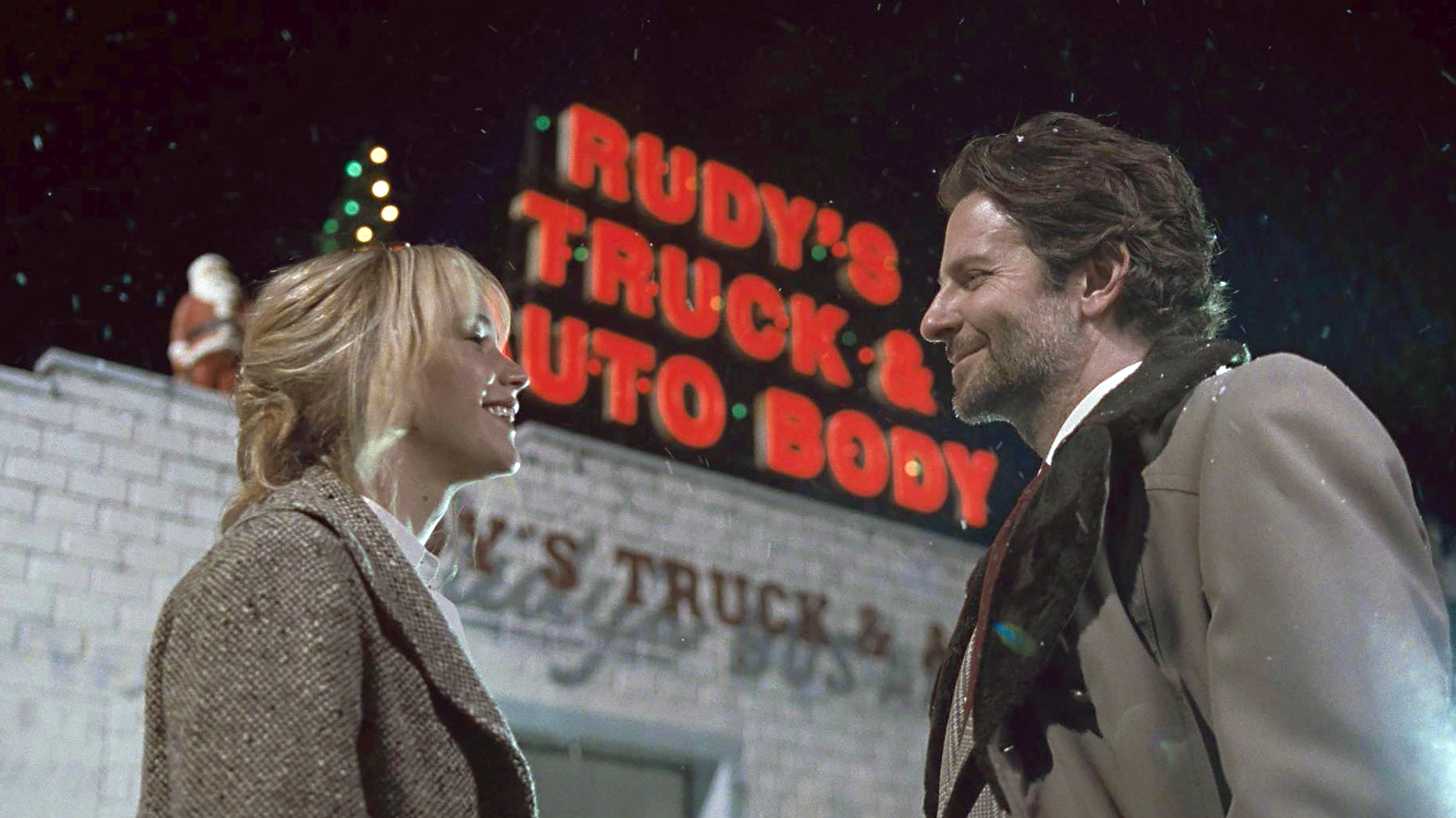 Jennifer Lawrence y Bradley Cooper en una escena de "Joy". | Twentieth Century Fox.