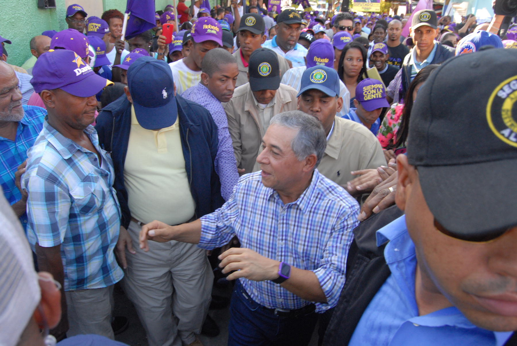 El alcalde Roberto Salcedo inició su campaña en el sector de Villa Juana el 10 de febrero.