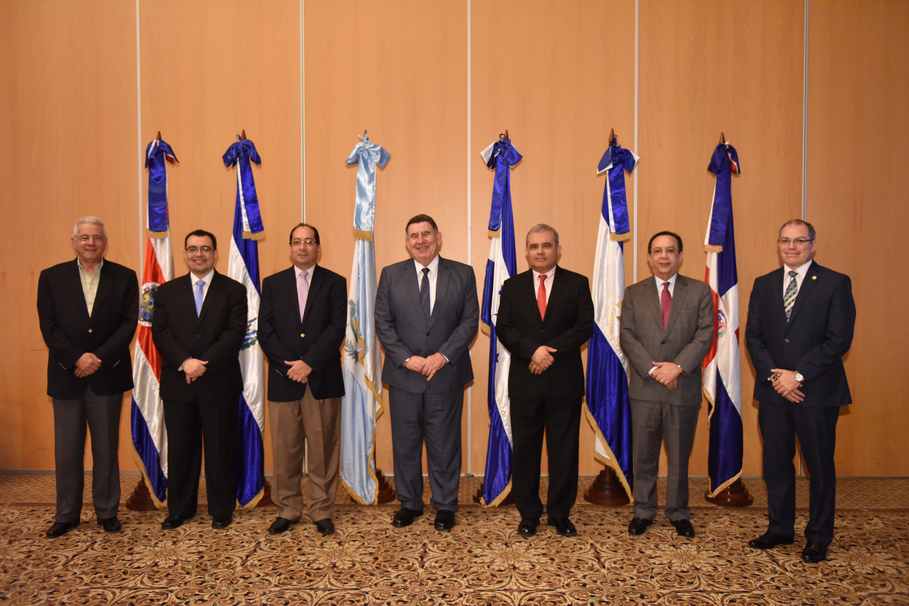 Representantes de los bancos centrales de Centroamérica y República Dominicana en su reunión del viernes 29 de julio en Punta Cana.