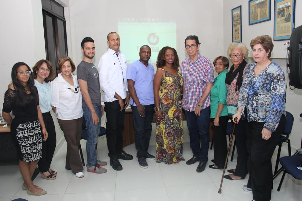 Participantes de una de las reuniones del Club ACV fundado por el periodista Feliz Vinicio Lora, presidente de Fundace.